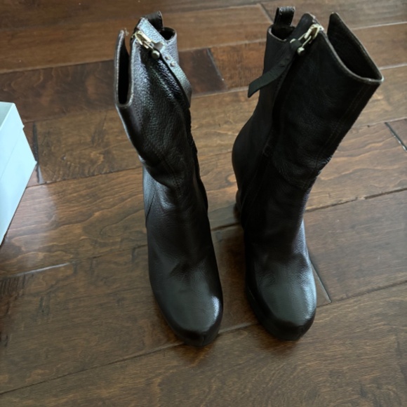 COSTUME NATIONAL MADE IN ITALY brown leather booties - Picture 6 of 7